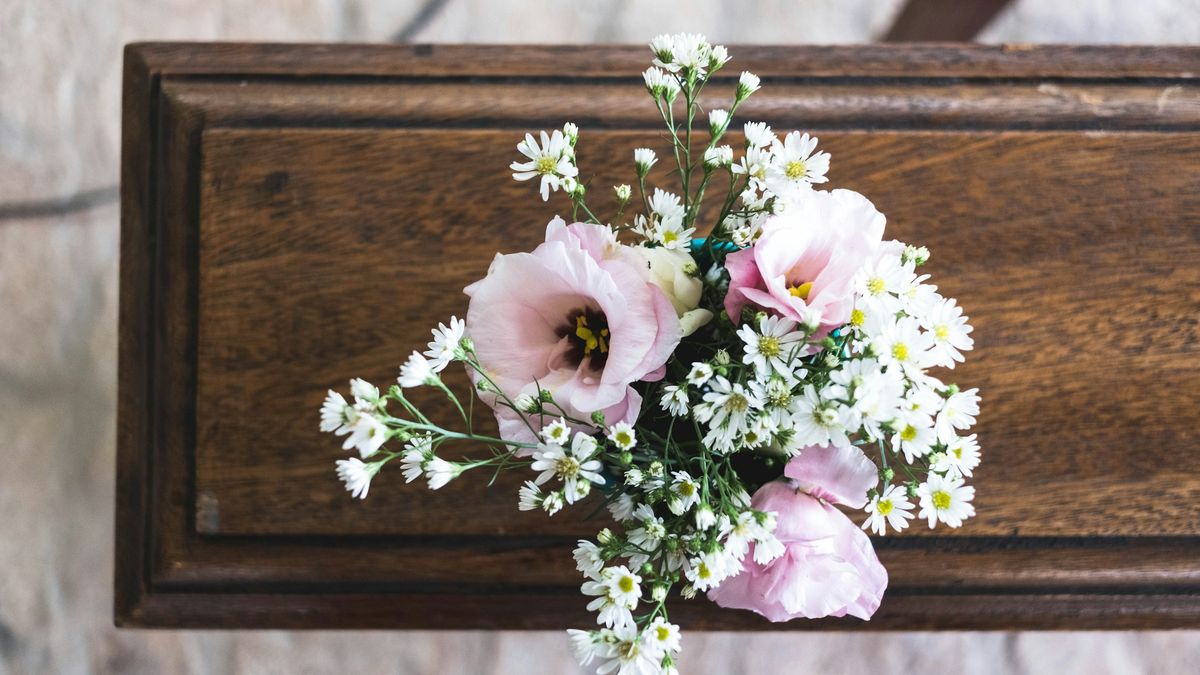 Flowers for Sympathy: Choosing the Right Arrangement for Difficult Times